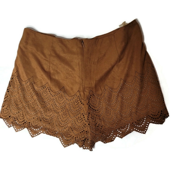 Casting LA brown laser cut scalloped lace shorts size small. - Picture 2 of 3